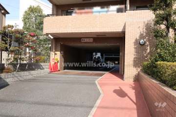 駐車場出入り口