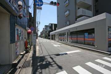 敷地東側の前面道路