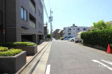 敷地東側の前面道路