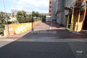 駐車場出入り口