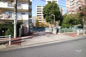 駐車場出入り口