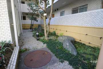 敷地内の各所に植栽スペースが設けられています。