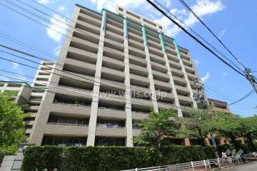 滝川グランドヒルズの外観（南西側から）