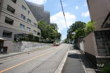 敷地東側の前面道路