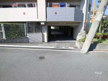 駐車場出入り口