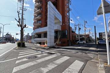 敷地北側の前面道路