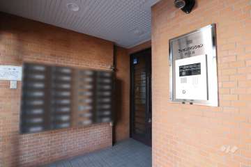 エントランスはオートロック付きです。