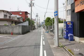 敷地南側の前面道路