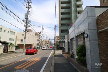 敷地東側の前面道路（関田名古屋線）