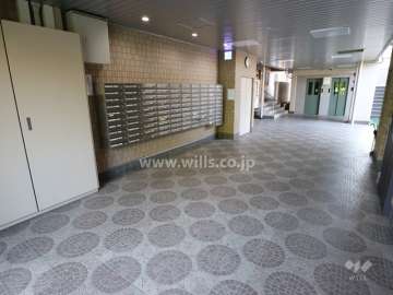 エントランスと共用ポスト