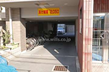 駐車場出入り口
