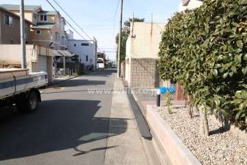 敷地南側の前面道路