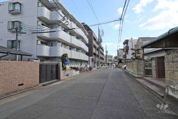 敷地南側の前面道路