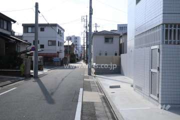 敷地東側の前面道路