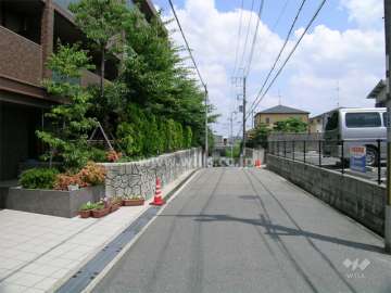 敷地南側の前面道路