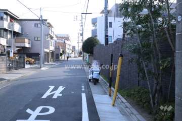 敷地北側の前面道路