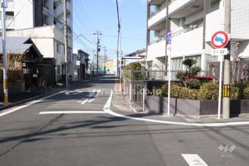 敷地南側の前面道路