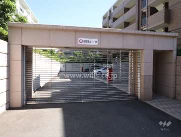 駐車場出入り口（リングシャッター付き）