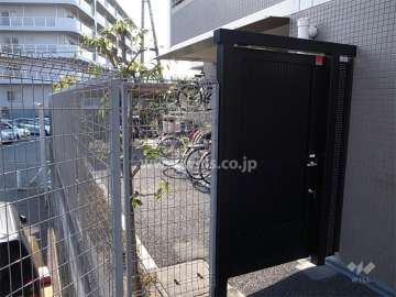 駐輪場（扉付き）