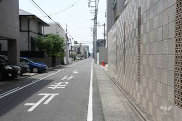 敷地東側の前面道路