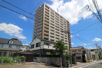 ライオンズ桜山レジデンスの外観(南西側から)