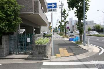 敷地南側の前面道路(藤成通)