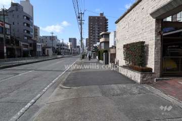 敷地南側の前面道路