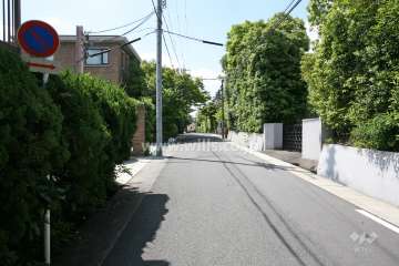 敷地東側の前面道路