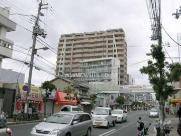 敷地の東側は国道176号線に面しています。