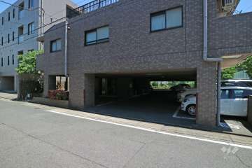 駐車場の出入り口