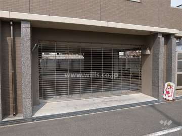 敷地内駐車場入口（リングシャッター付き）