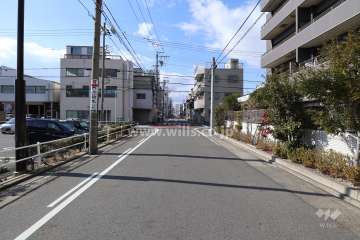 敷地南側の前面道路（東側から）
