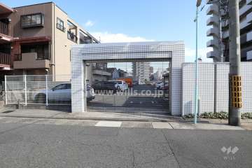 駐車場出入り口（リングシャッター付き）