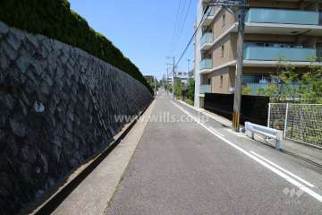 敷地西側前面道路(南側から)