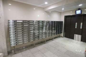 共用ポストとエレベーター