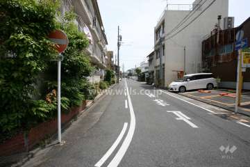 敷地南側の前面道路