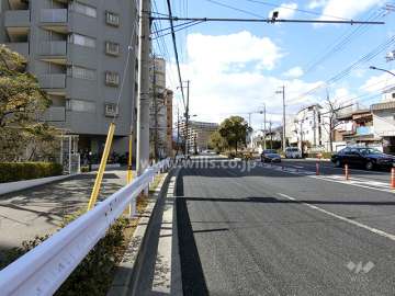 敷地北側は山手幹線に面しています。