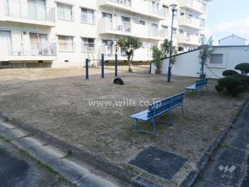 マンション敷地内の公園