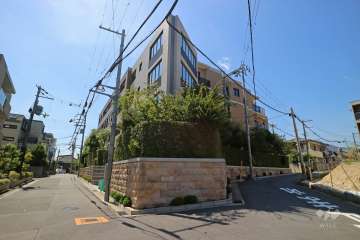 グランドメゾン夙川松園町ザ・ハウスの外観（南東側から）