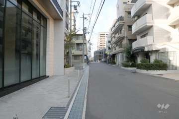 敷地東側の前面道路