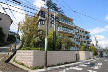 グランドメゾン東山ザ・テラスの外観（南東側から）