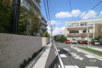 敷地東側の前面道路