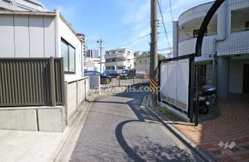敷地北側の前面道路