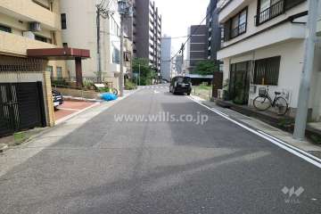 敷地西側の前面道路（北側から）