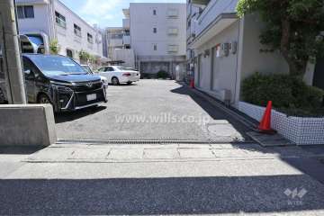 駐車場出入り口