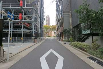 敷地北側の前面道路（東側から）
