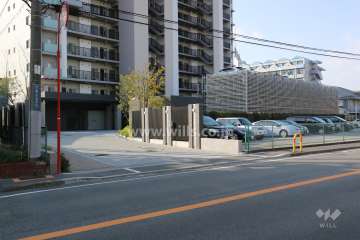 敷地の北東側前面道路