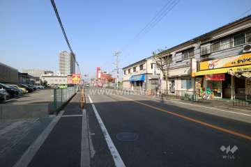 敷地の北東側前面道路