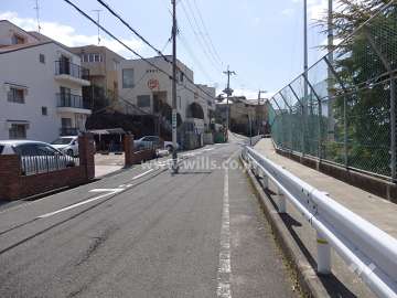 敷地東側の前面道路
