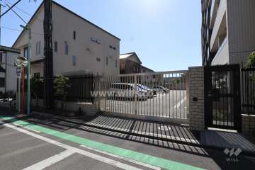 駐車場出入り口（敷地南東側）